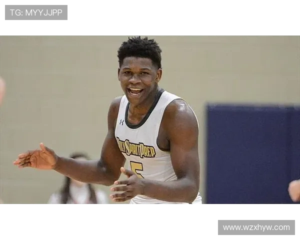 《安东尼·爱德华兹：从飞行员到影坛传奇的跨界人生》