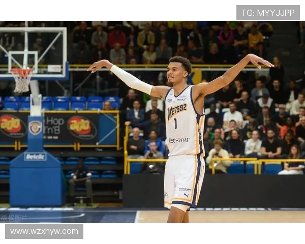 维克托文班亚马引领新时代篮球风潮展现巨星潜质与无尽可能 维克托文班亚马引领新时代篮球风潮展现巨星潜质与无尽可能